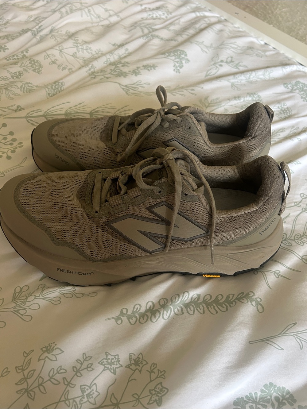 New Balance Women’s Hierro Taupe Athletic Fresh Foam Running Shoes size 11 $100
